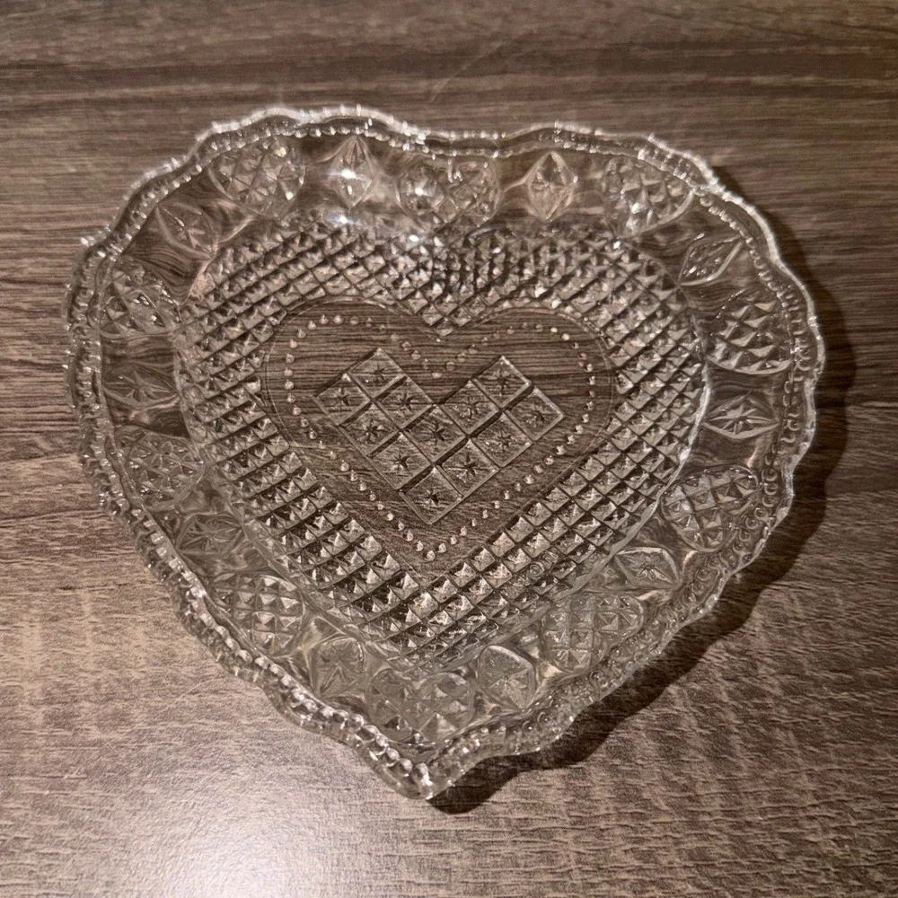 Vintage Clear Pressed Glass Heart Shaped Trinket Dish Diamond Pattern Scalloped
